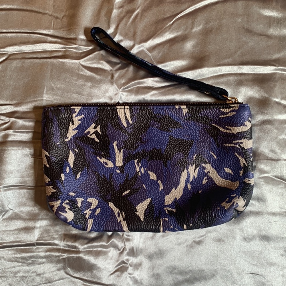 🌹VINTAGE Valentina Made in Italy • Soft Leather Floral X Large Wristlet
